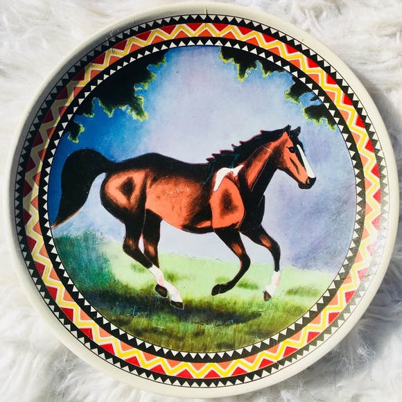 Vintage horse decor plates!🐴 - Picture 4 of 4
